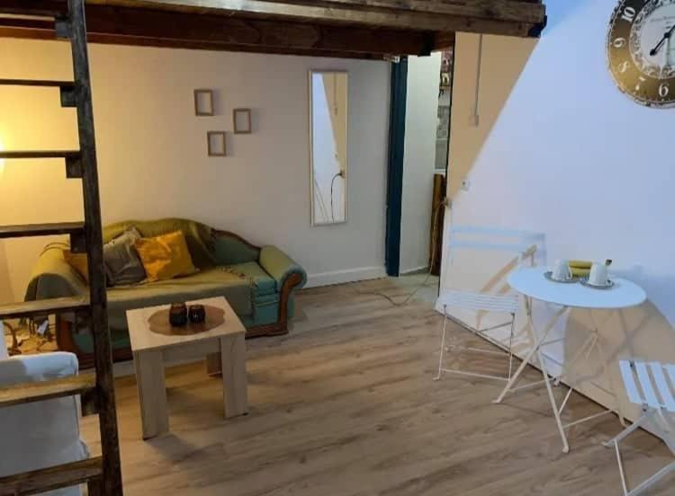 Mascot Bar Street Apartments Rhodes City Esterno foto